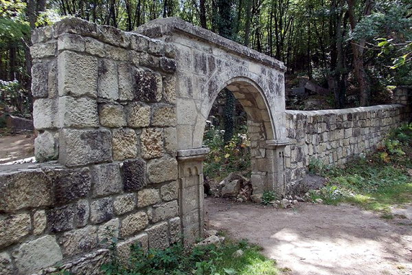 Караимское кладбище «Балта-Тиймез»