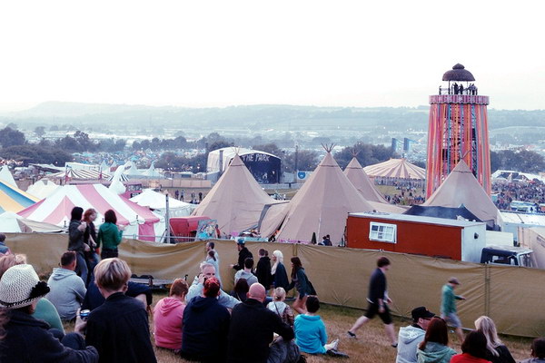 фестиваль современного искусства Glastonbury