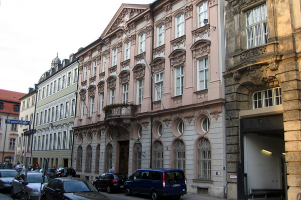 дворец Хольнштайн