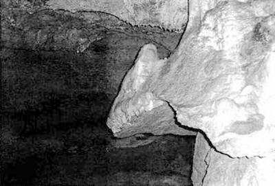 Червона печера та її грізний сторож-птеродактиль