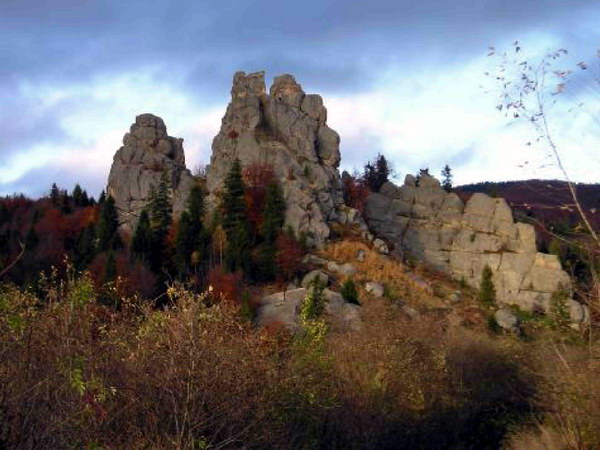 Панорама групи скель Тустанський Камінь